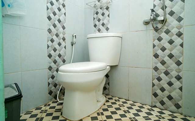 RedDoorz Syariah near Kota Cinema Mall Jatiasih