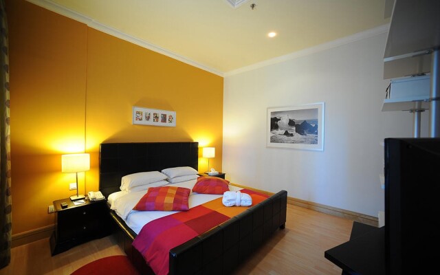 Corniche Hotel & Suites