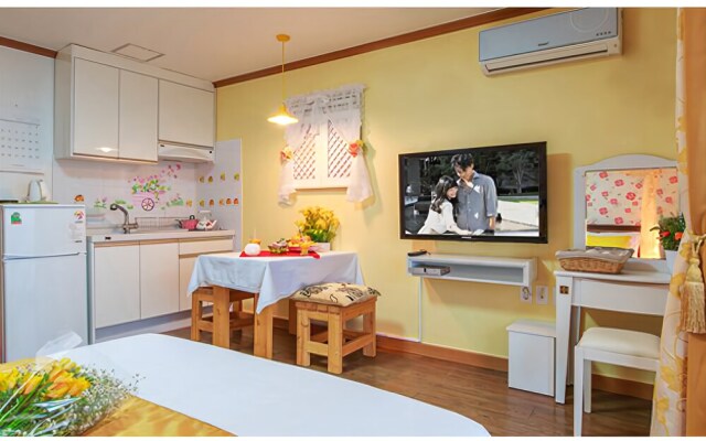 Yangyang Seaglow Rainbow Pension