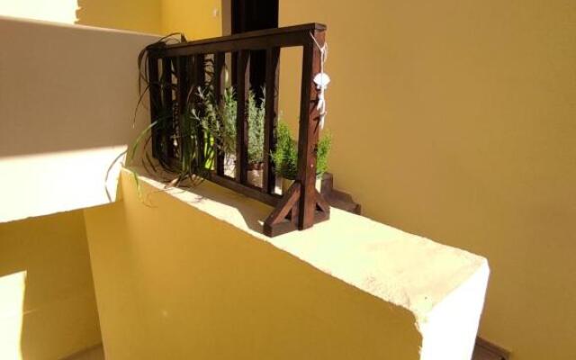 Dedalos n2 Mountain View apartment-30 metres from the beach