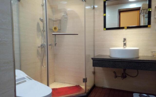 Lang Quan Holiday Hotel