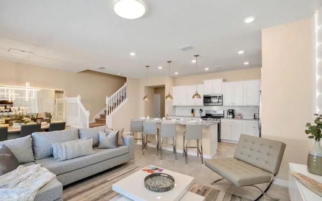 7561 Oak Spring Lane