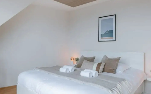 Spacious Vacation Home for 12 Guests in Westende