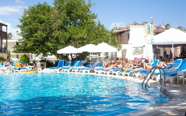 Royal Palm Beach Hotel