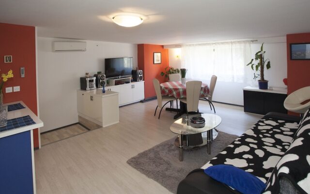 Contemporary Apartment In Split Near Sea