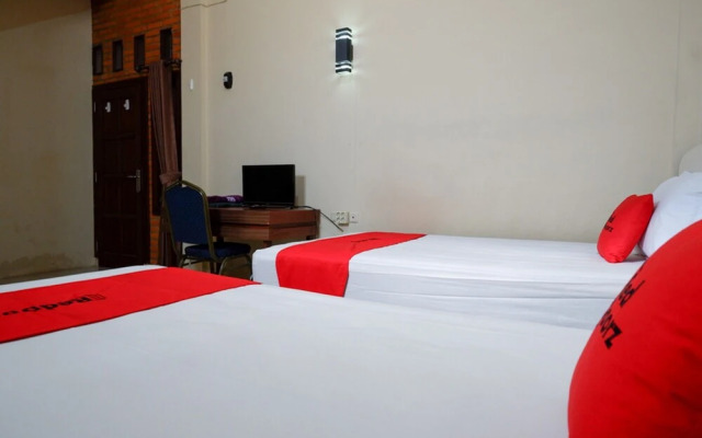 RedDoorz Syariah near Stasiun Pekalongan