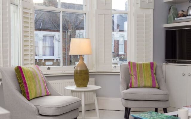 2 Bedroom Flat in Kensal Green