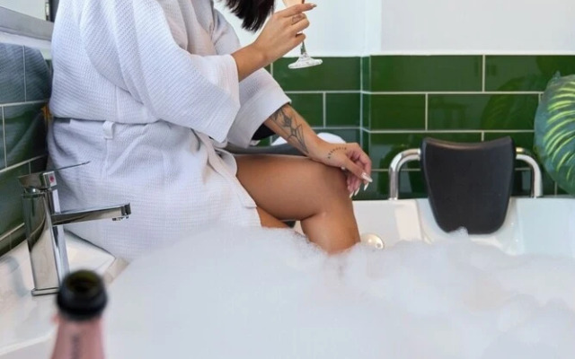 Rosa Negra Suite w/ Jacuzzi Near Stadium