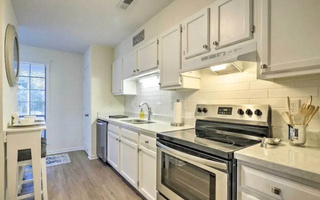 Modern Townhome w/ Deck & Golf Course Views!