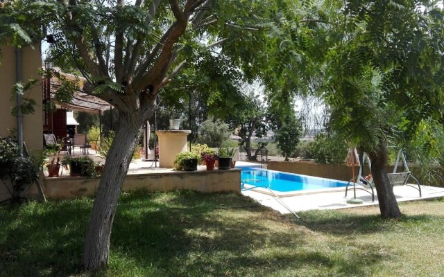 Villa With 4 Bedrooms in Manacor, With Wonderful Mountain View, Privat