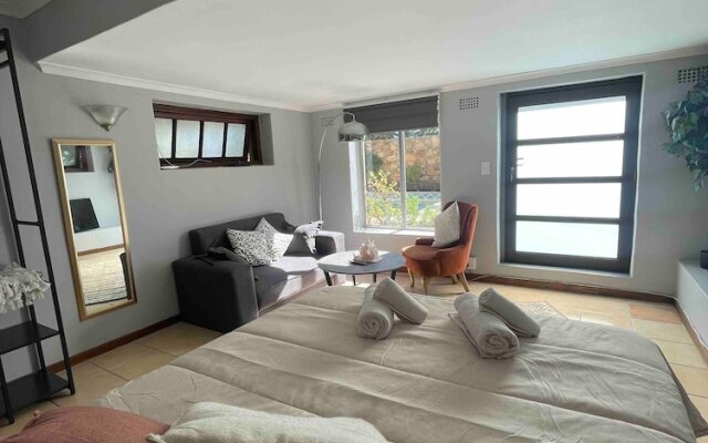 Lavish Camps Bay Pool Side Apartment