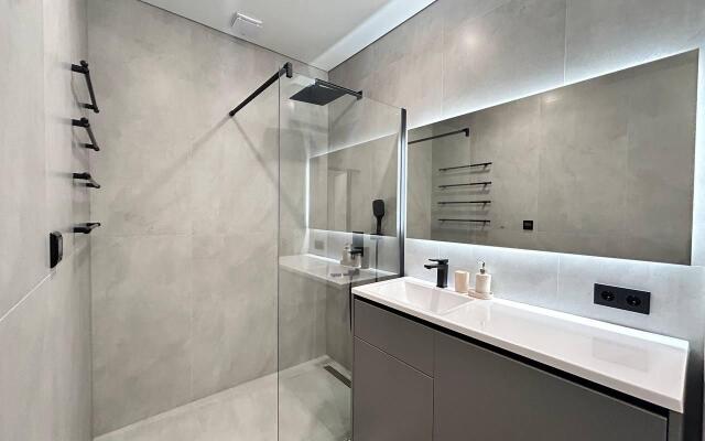 Smile Apartments (Смайл Апартментс) на улице Соколова 68/118c1