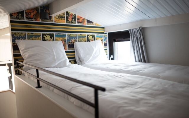 Trendy Lodge With Dishwasher Near the Sea