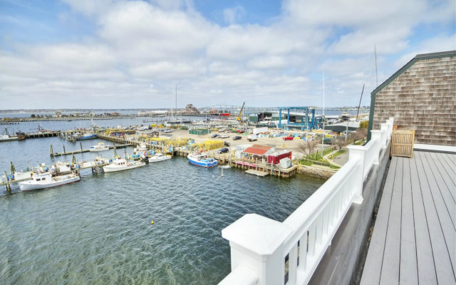 Club Wyndham Inn on Long Wharf