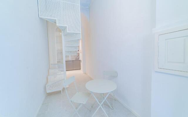 AF 1 - Modern 1BR duplex