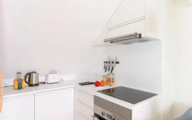 Monsanto Hill House - NO. 565 1E