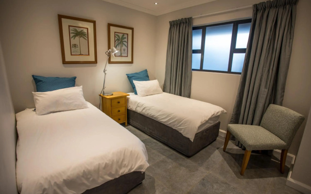 uSHAKA WATERFRONT - PENTHOUSE PLUSH PERFECTION