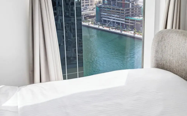 Luxury Suite Canal Views Infinity Pool