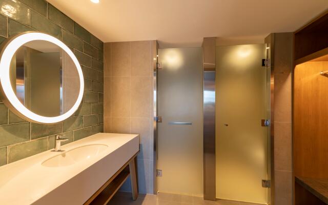 Holiday Inn Express And Suites Queenstown by IHG