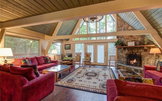 Echota 4 Bedroom Home with Hot Tub