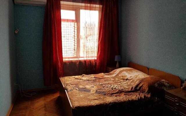 3-h komnatnye apartamenty po ulitse Abazgaa
