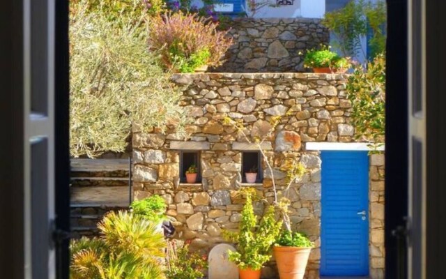 Mykonos Town Apartment With a View