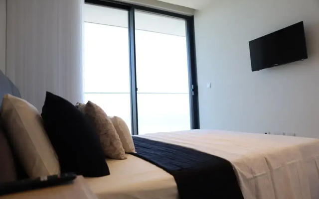 Luxury High Floor Suite Mercury Towers