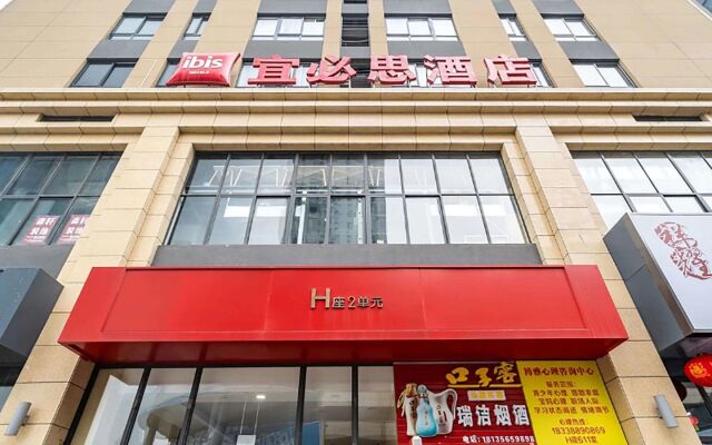 ibis Luoyang Baolong Square Hotel