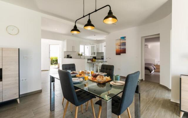 Calle Marbella Chalet with Garden by Beach