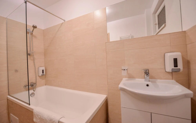 Bucharest Apartment - Two Bedrooms - 6 Guests - Cismigiu Gardens