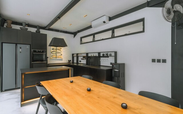 Villa Vantage 2