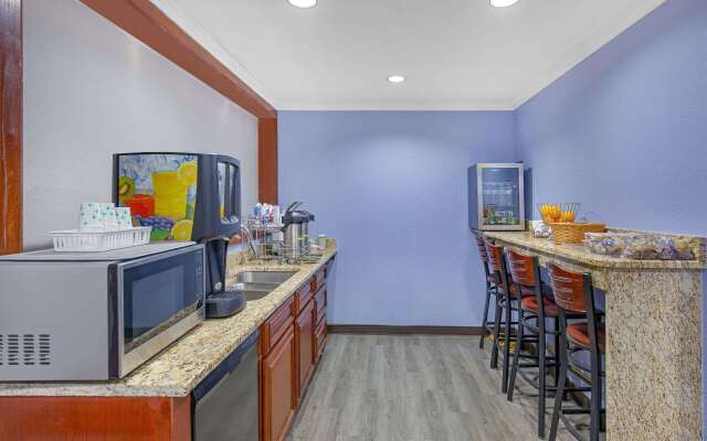 Days Inn by Wyndham Savannah