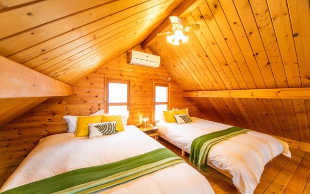 Awaji Seaside Log house in Goshiki