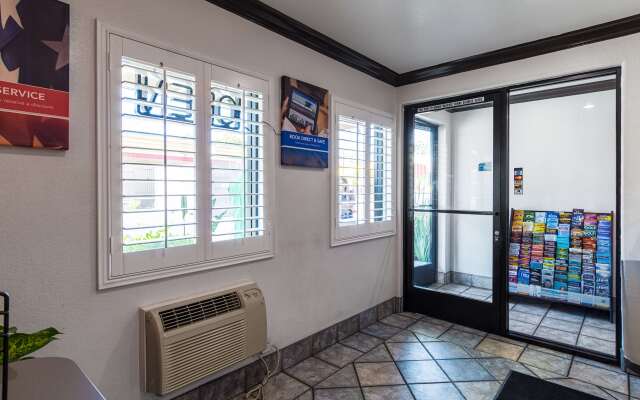 Motel 6 Riverside, CA - UCR East