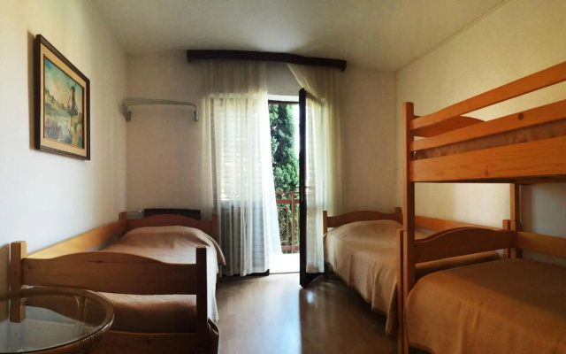 Rooms and apartment Ana