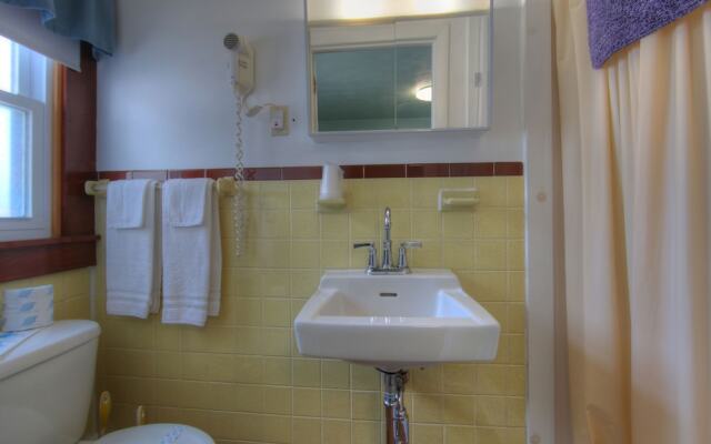 Biarritz Motel & Suites