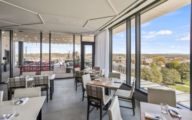 The Highlander at Radford, Tapestry Collection by Hilton