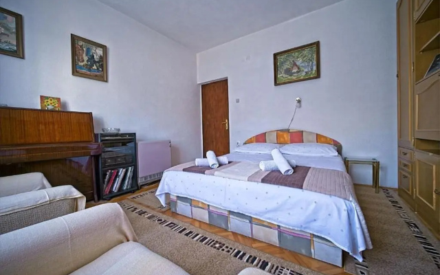 Apartment Pavo-80m from beach