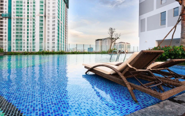 Infinity Edge Pool Rivergate