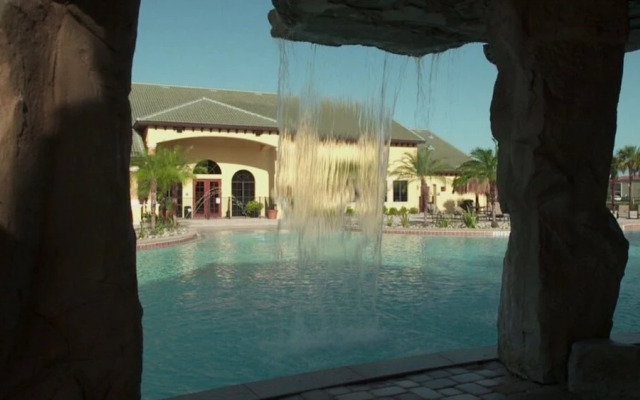 Paradise Palms 8975