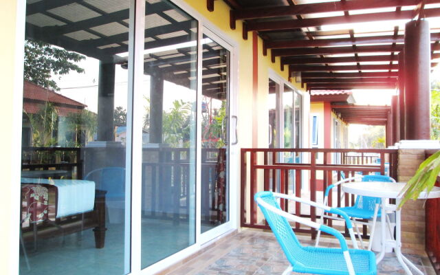 Lanta Riviera Villa Resort