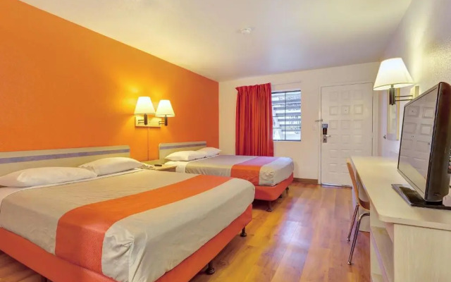 Super 8 by Wyndham Santa Rosa North