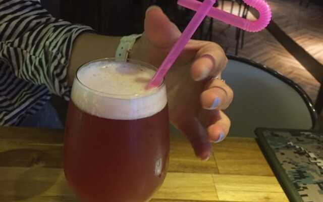 Check and out Guesthouse & Pub