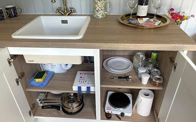 Lilac Hut Shepherds Hut