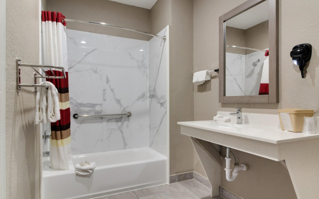 Red Roof Inn Plus+ Galveston - Beachfront