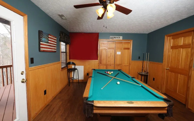 Just Hanging Out - Three Bedroom Cabin