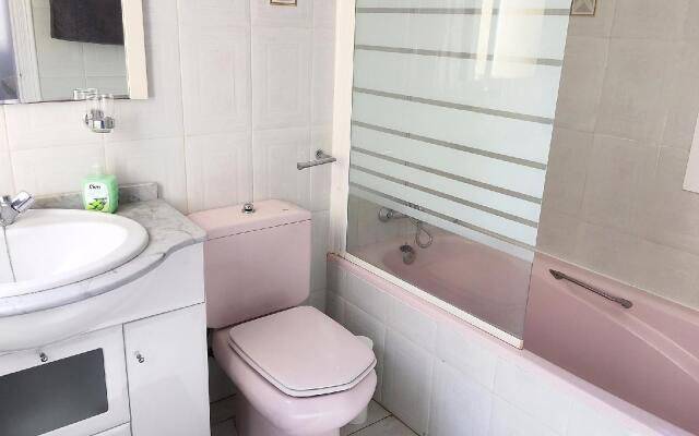 2056 - Apt with terrace sea view