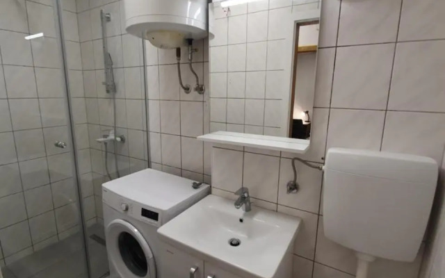 Railway Station City Modern Apartment