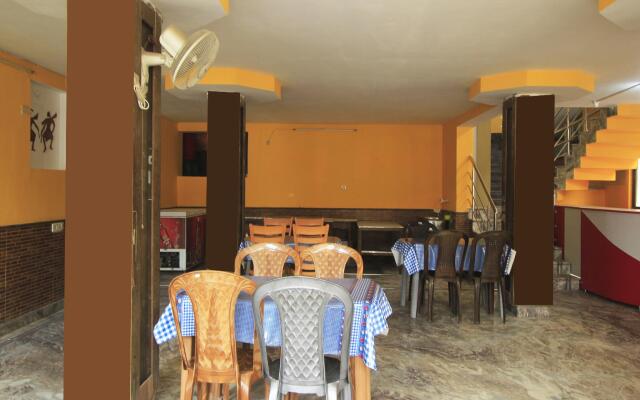 OYO 14200 Hotel Oasis