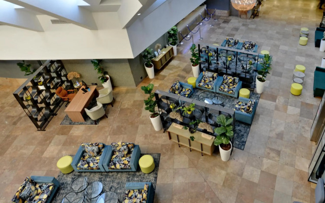 Lagoon Beach Hotel & Spa